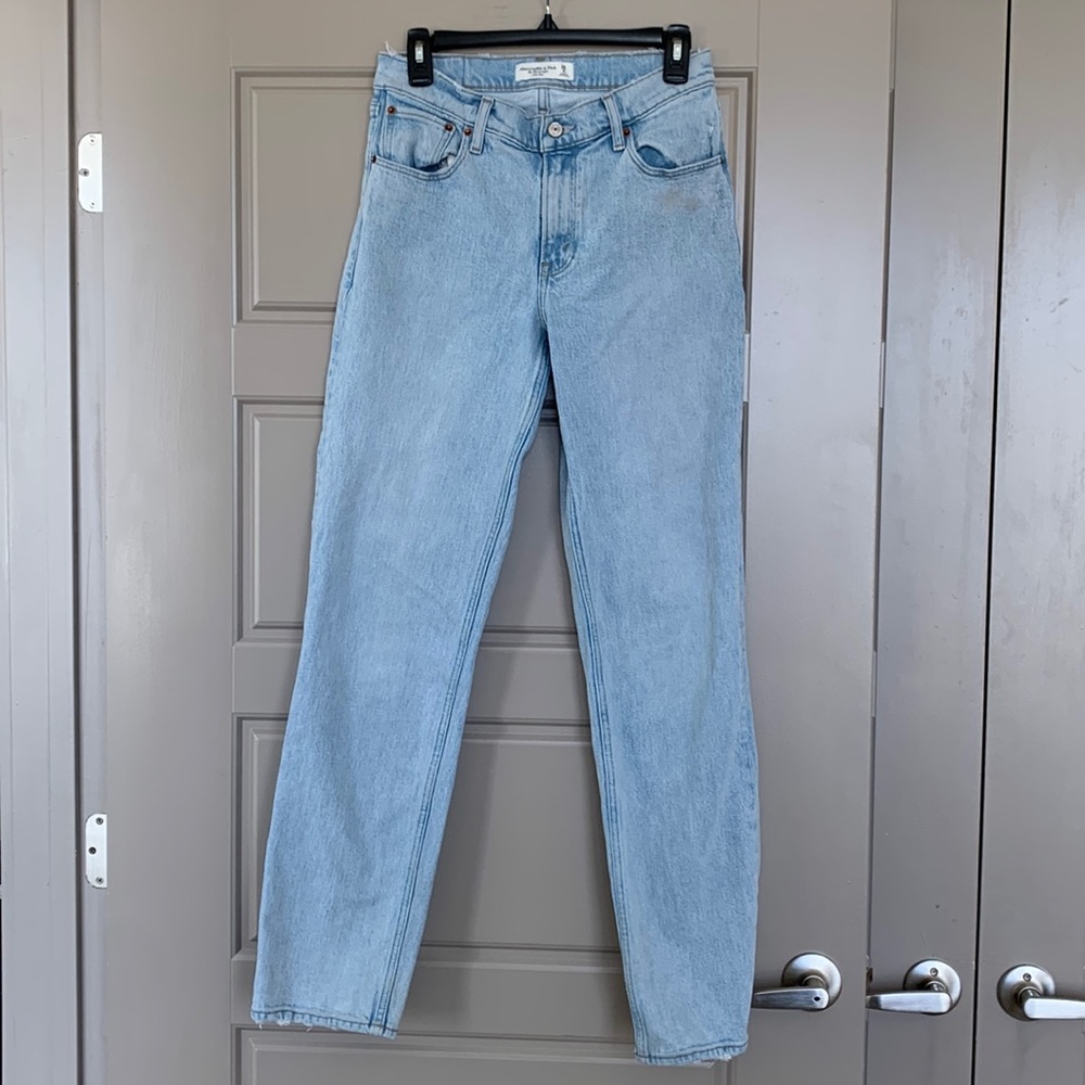 ABERCROMBIE AND FITCH WOMENS 90S STRAIGHT LOW RISE JEAN 28/6 LONG